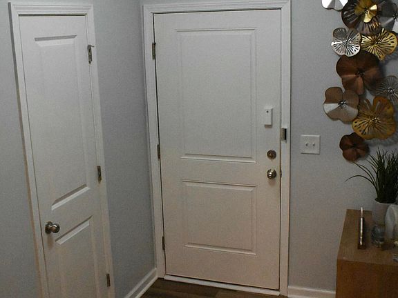 4th image of 113 Pelsett St