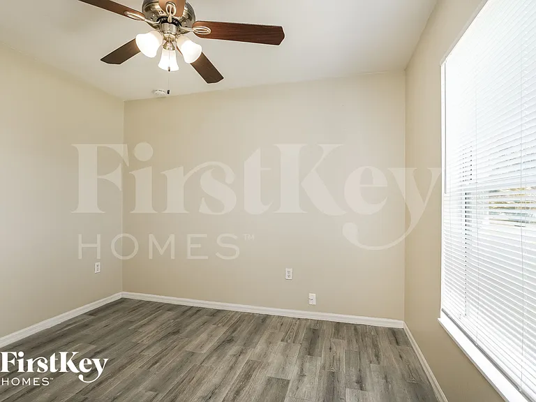 3506 NE 18th Pl — Photo 11