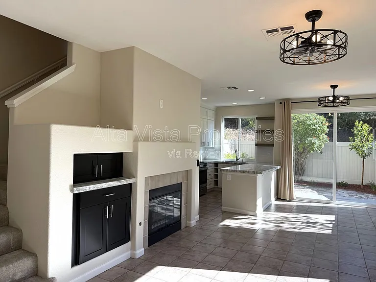 11877 Spruce Run Dr #B — Photo 2