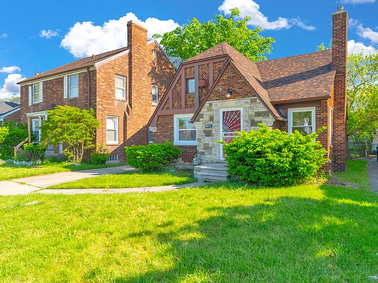 9973 E Outer Dr — Photo 3