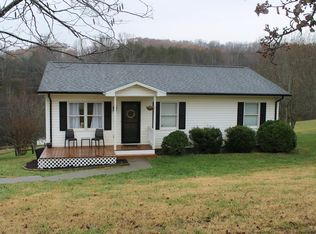 1605 Leaning Oak Rd, Boones Mill, VA 24065
