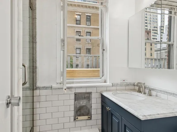 131 East 39th Street image 8 of 12