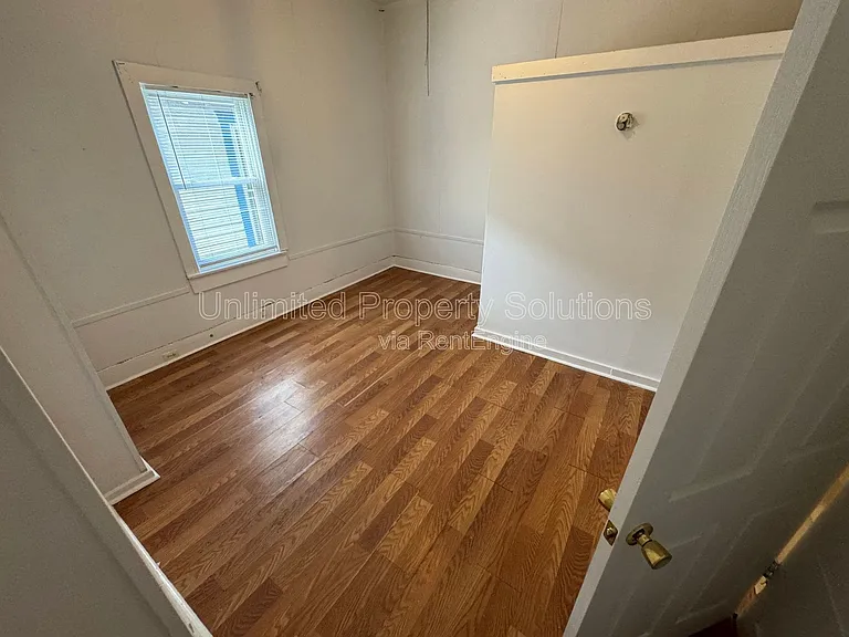 317 Queen St — Photo 14