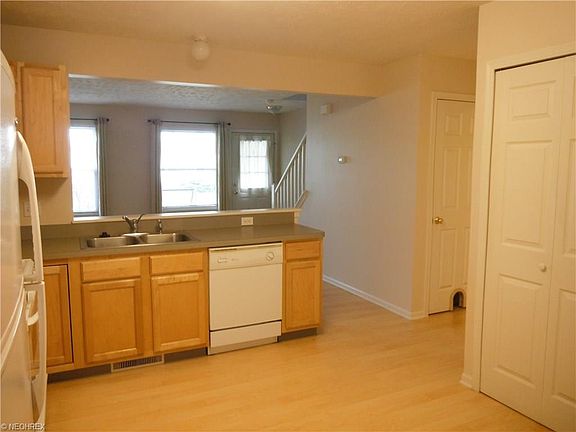 3rd image of 4527 W 193rd St