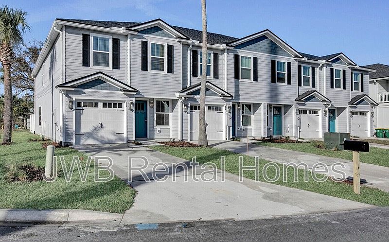 1st image of 432 10th St S