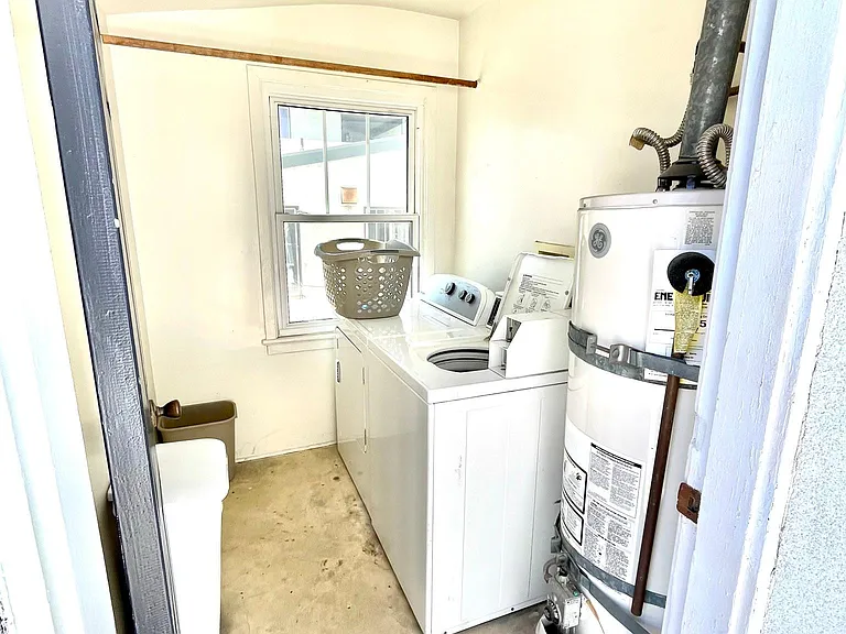 917 W 29th Pl — Photo 25