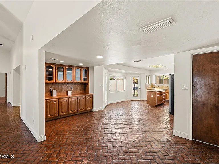 1756 W Echo Ln — Photo 11