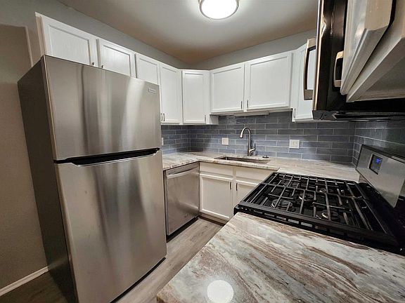 5th image of 2445 Torquay Ave APT 107