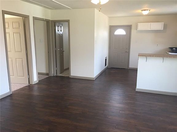 3rd image of 325 West Ln