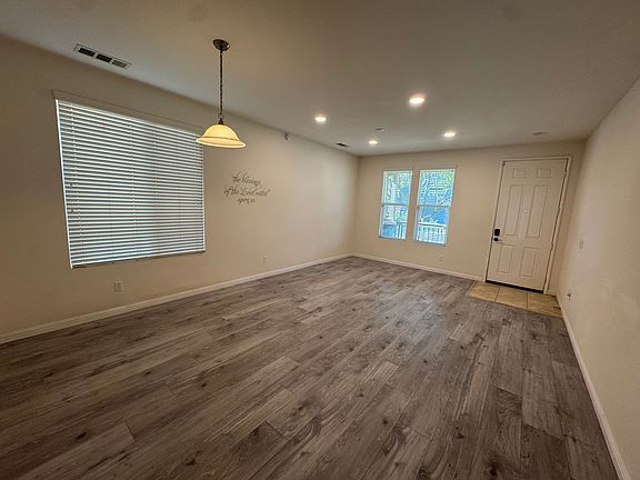 5th image of 33442 Wallace Way