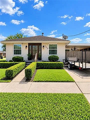3 bed, 2.0 bath, 1700 sqft, $2,300 — Photo 1