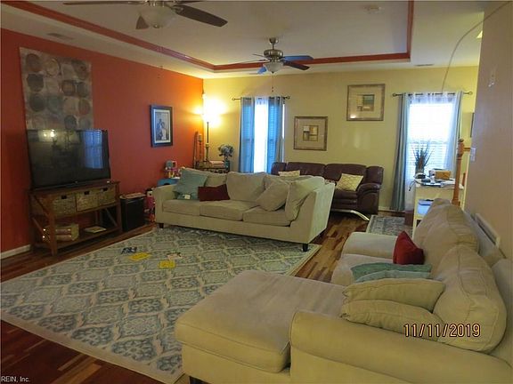 2nd image of 810 Skelton Way #810