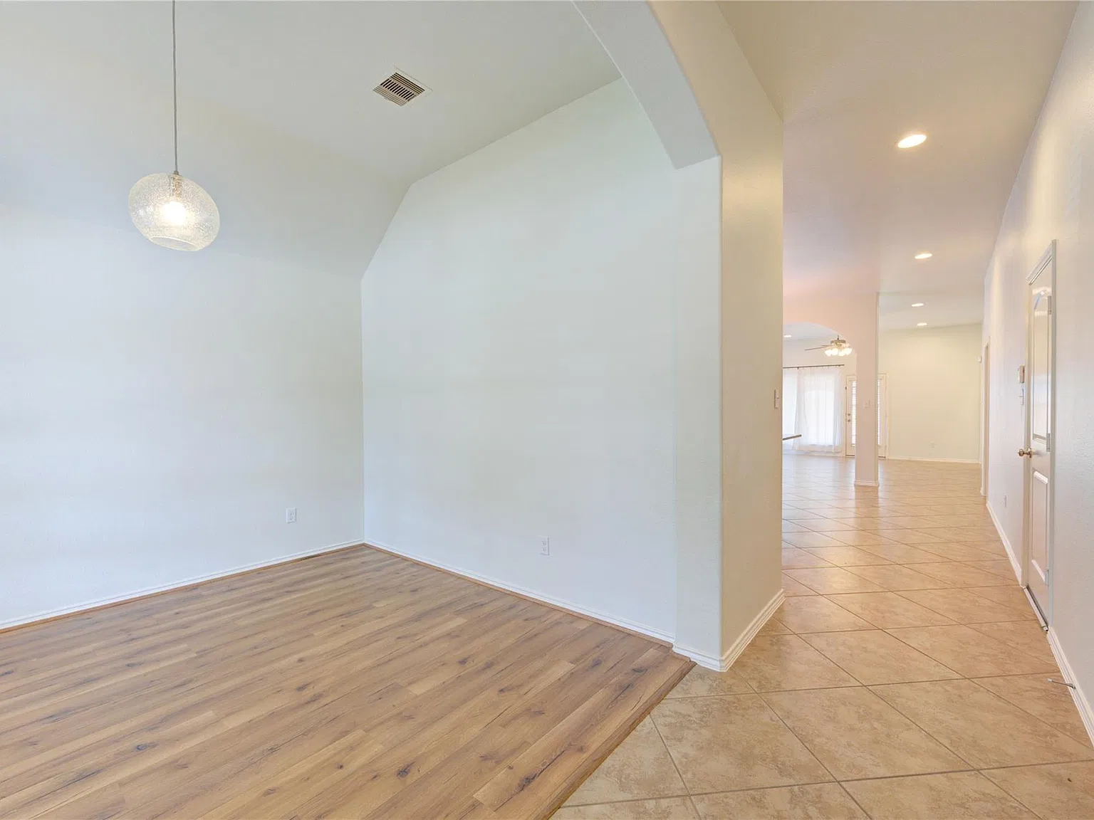 3 bed, 2.0 bath, 1665 sqft, $2,200 — Photo 3