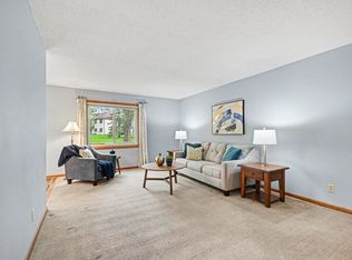 4324 Buckingham Ct, Vadnais Heights, MN 55127