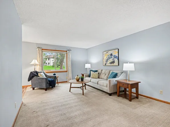 4324 Buckingham Ct, Vadnais Heights, MN 55127