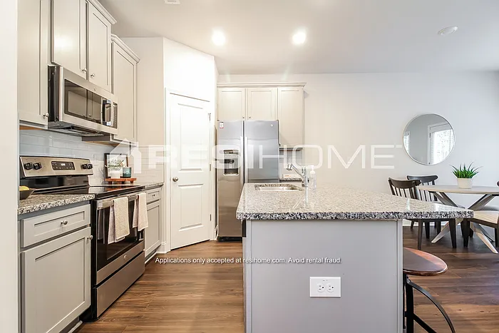 3 bed, 2.5 bath, 1407 sqft, $1,545 — Photo 4