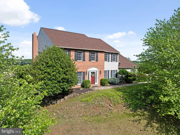 38 Sycamore Dr, Reading, PA 19606
