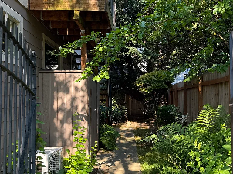 SE 34th Cir — Photo 10