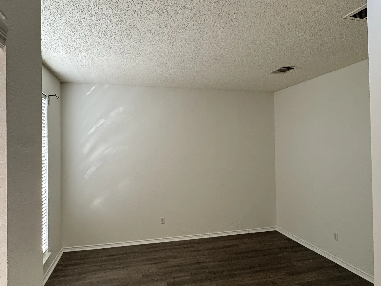 4 bed, 2.5 bath, 2059 sqft, $2,500 — Photo 4