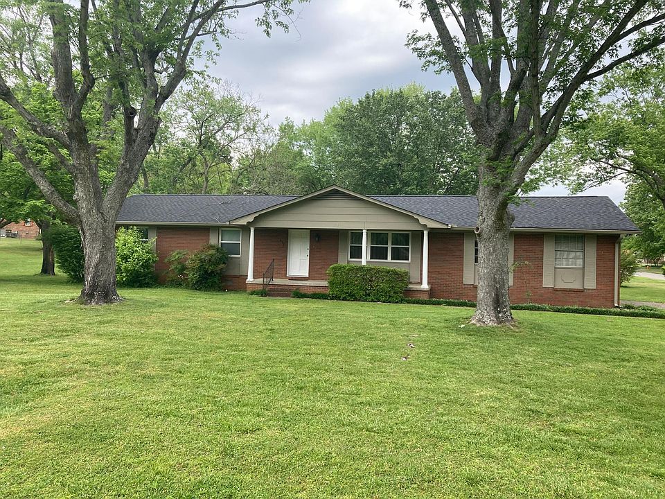 1st image of 810 Mimosa Dr NW