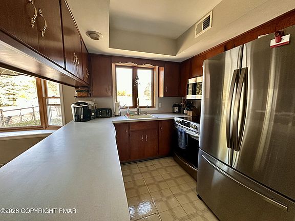 4th image of 125 Vanbuskirk Dr