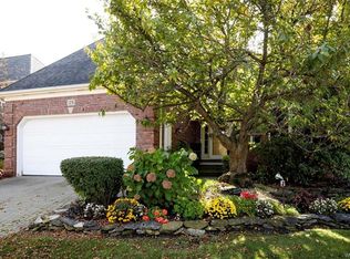 126 Thamesford Ct, Williamsville, NY 14221