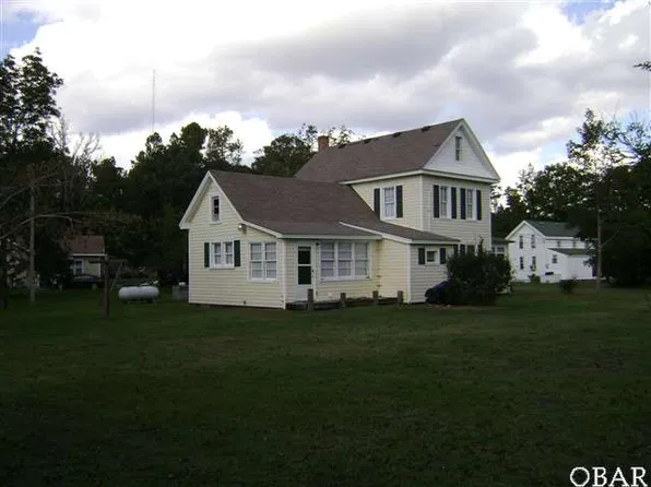 723 Old Wharf Rd, Wanchese, NC 27981