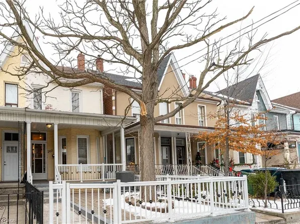 205 Markham St, Toronto, ON M6J 2G7