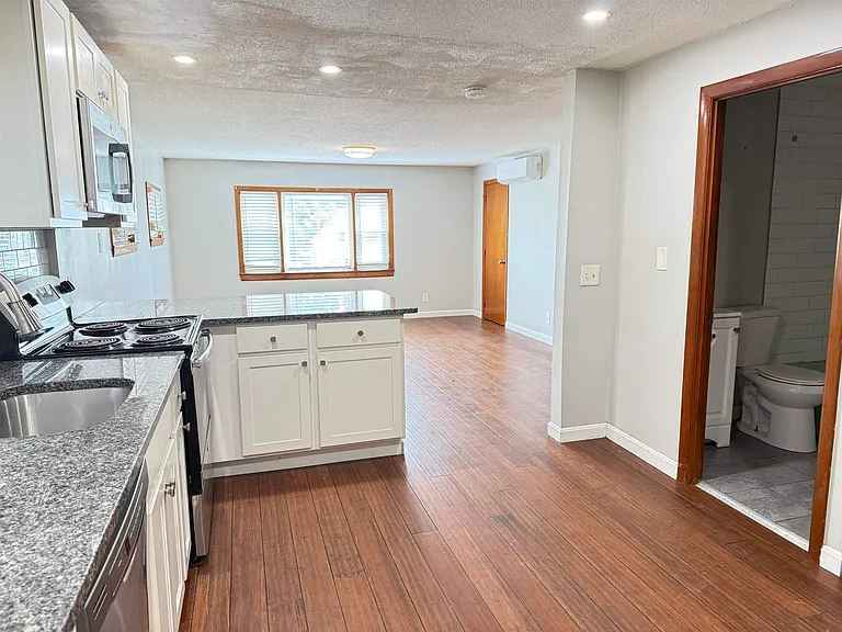93 W Broadway St #3 — Photo 5