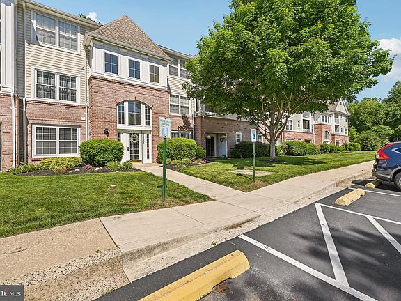 2nd image of 1402 Bonnett Pl #131