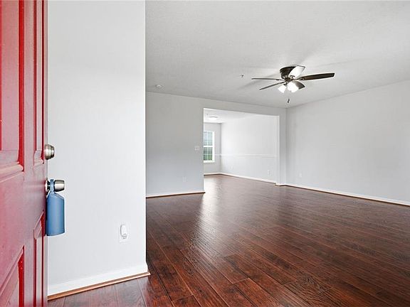 2nd image of 310 Goldenrod Dr