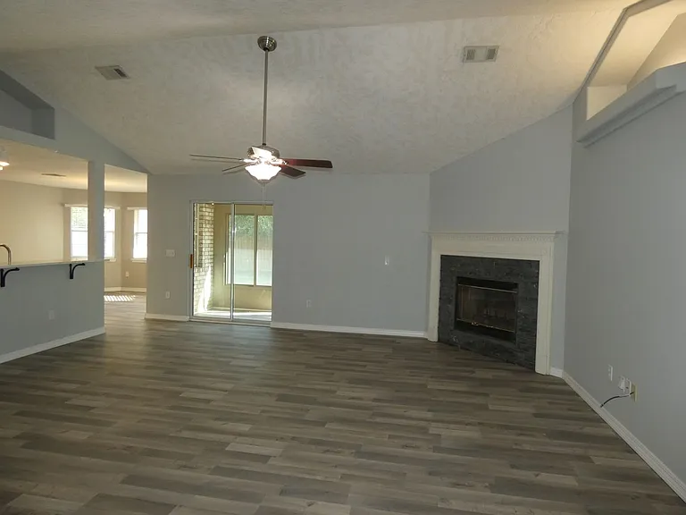 4734 Autumndale Dr — Photo 6