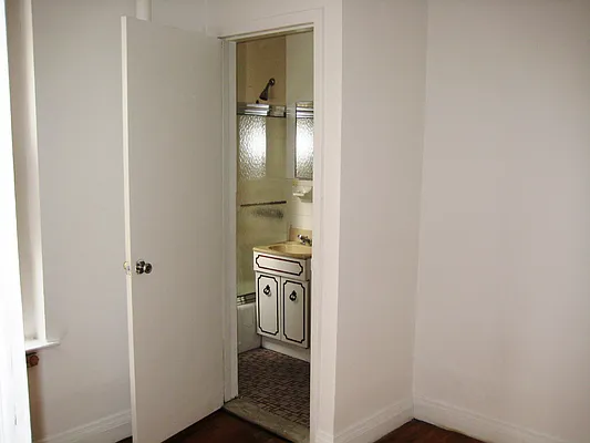 Rented by City Connections Realty | media 10