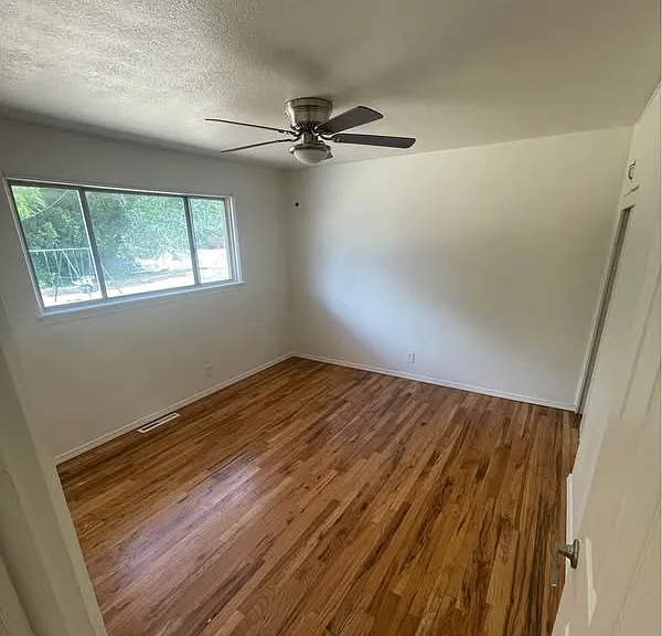 1402 S Division Ave — Photo 2