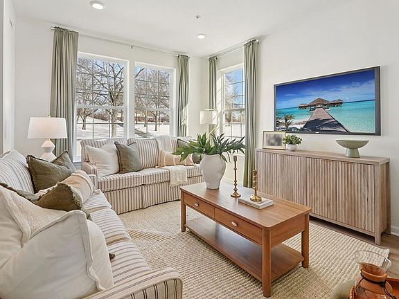 2nd image of 14 Fieldplace Cir