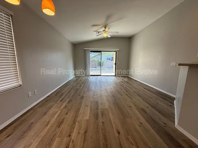 1516 E Bowker St — Photo 5