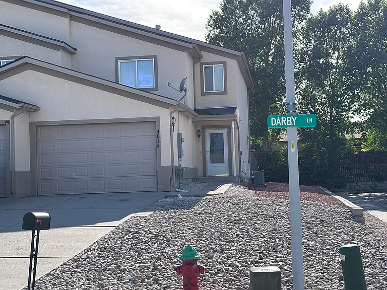 4014 Darby Ln — Photo 2