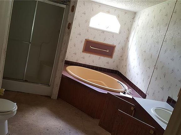 3rd image of 12513 Edgeknoll Dr