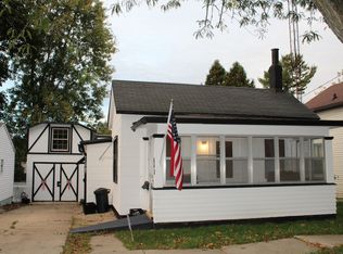 440 W Douglas, Freeport, IL 61032