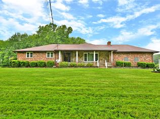 894 Bedford Rd, Lowellville, OH 44436