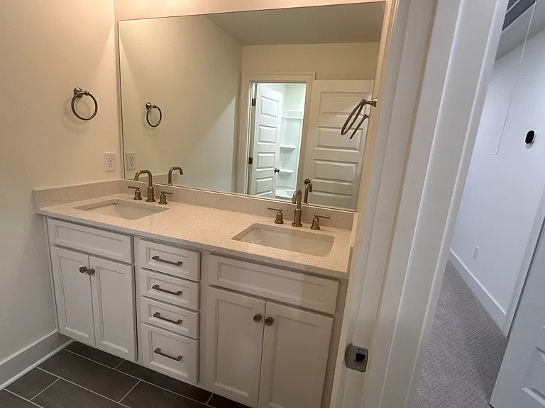 5049 Greentree Dr — Photo 16