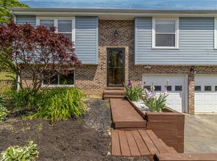 37 Barton Dr, Freedom, PA 15042