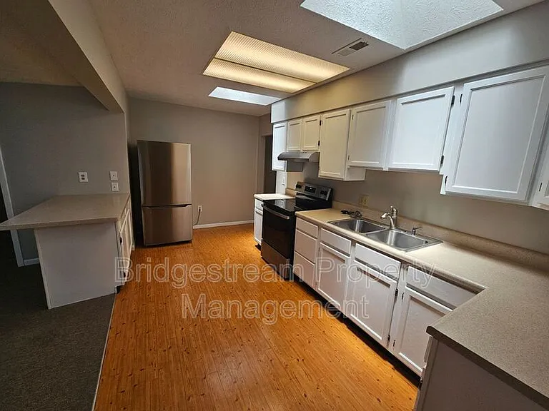 1941 Culver Ave — Photo 3