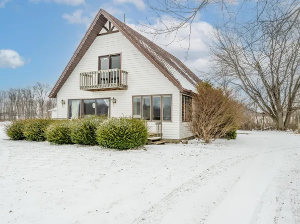 17383 Basswood Rd, Three Oaks, MI 49128