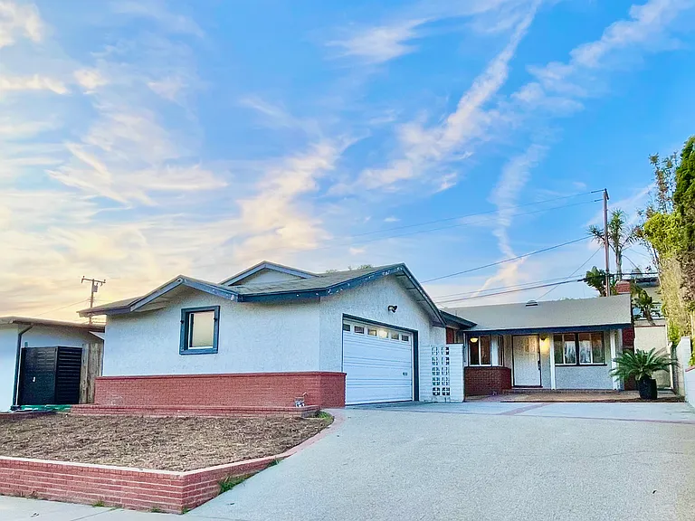 1045 Marvista Ave — Photo 1