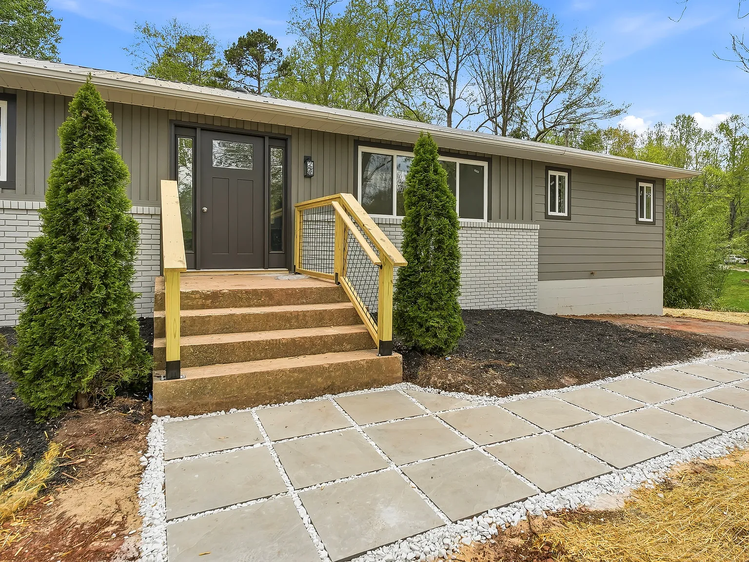 3 bed, 2.5 bath, 1644 sqft, $3,200 — Photo 2