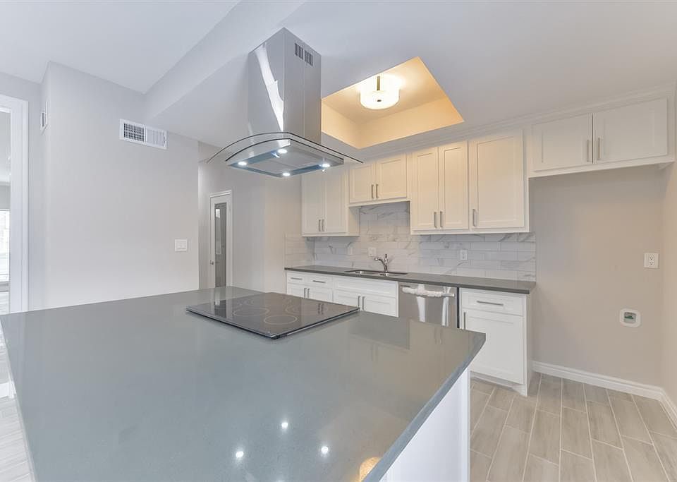 1st image of 7700 Creekbend Dr APT 8