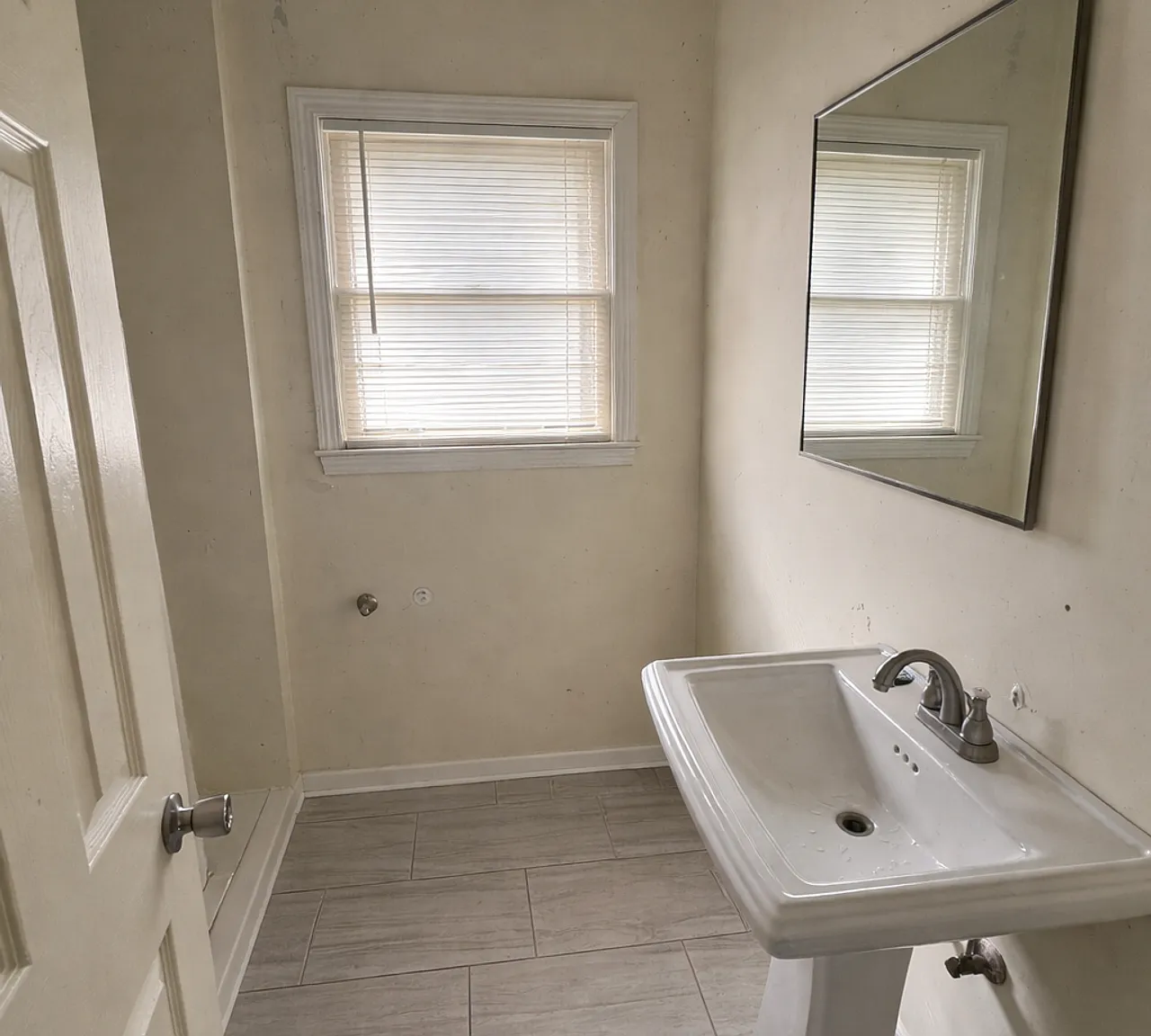 2 bed, 1200 sqft, $1,700 — Photo 4