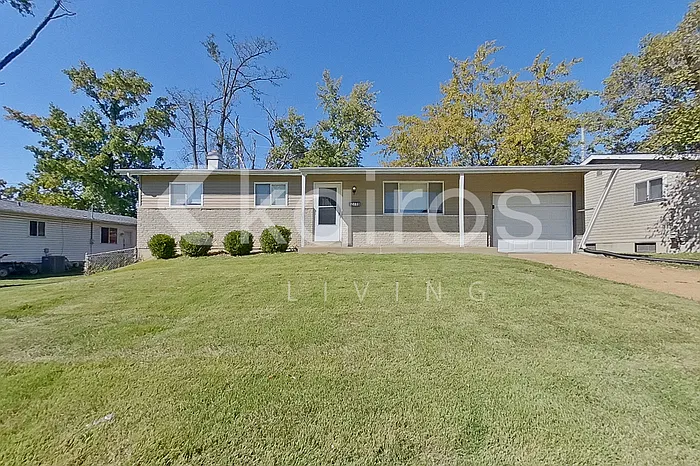 4 bed, 2.5 bath, 1040 sqft, $1,825 — Photo 1