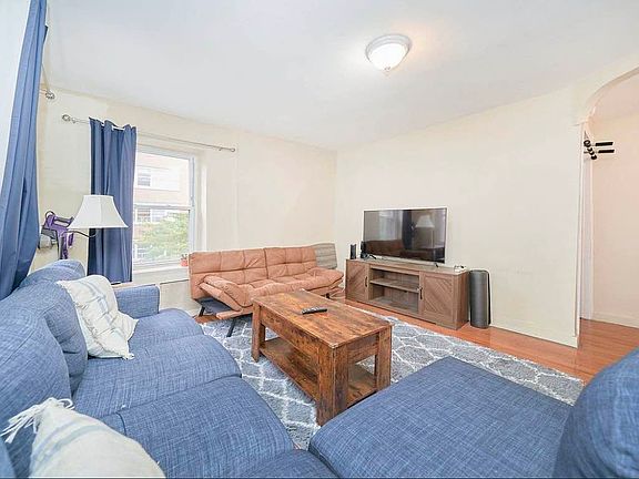 3rd image of 252 E 32nd St APT 4W